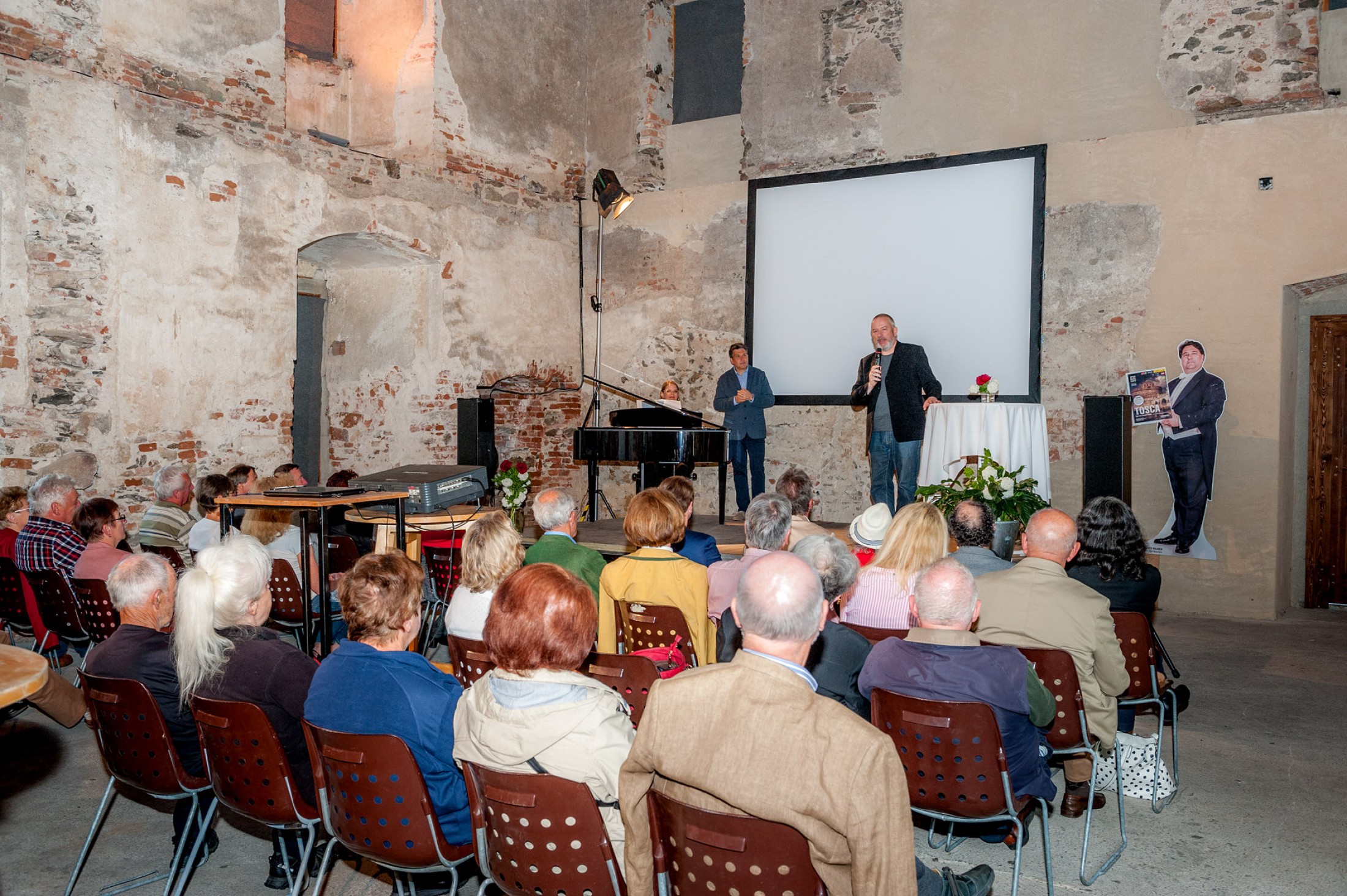 Vernissage der Ausstellung Im Augenblick der Emotion in der Galerie der Burg Gars